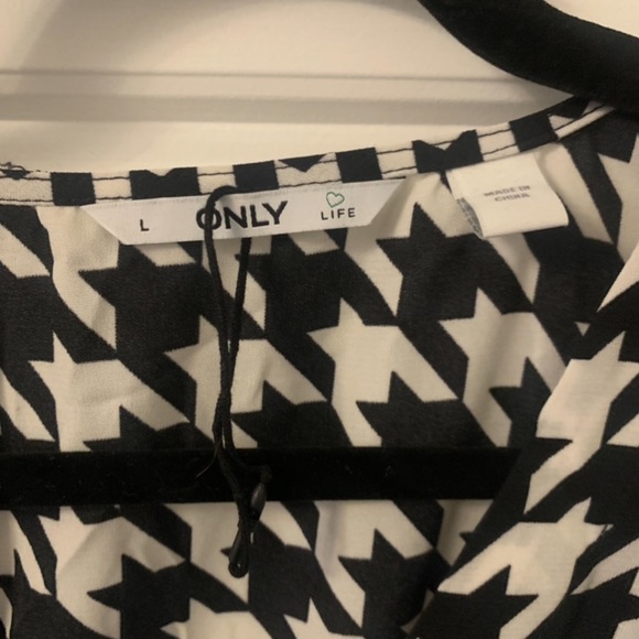 Patterned Dress - Picture 3 of 3